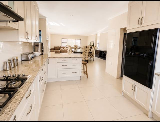 4 BEDROOM HOUSE FOR SALE IN THREE RIVERS EAST